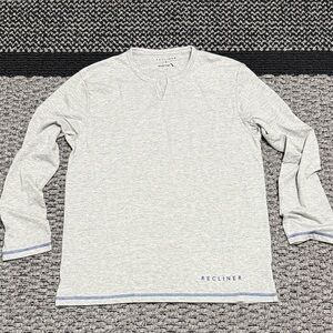 Recliner x American Airlines Gray Lounge Long Sleeve Soft Notch Neck Top S/M NWT